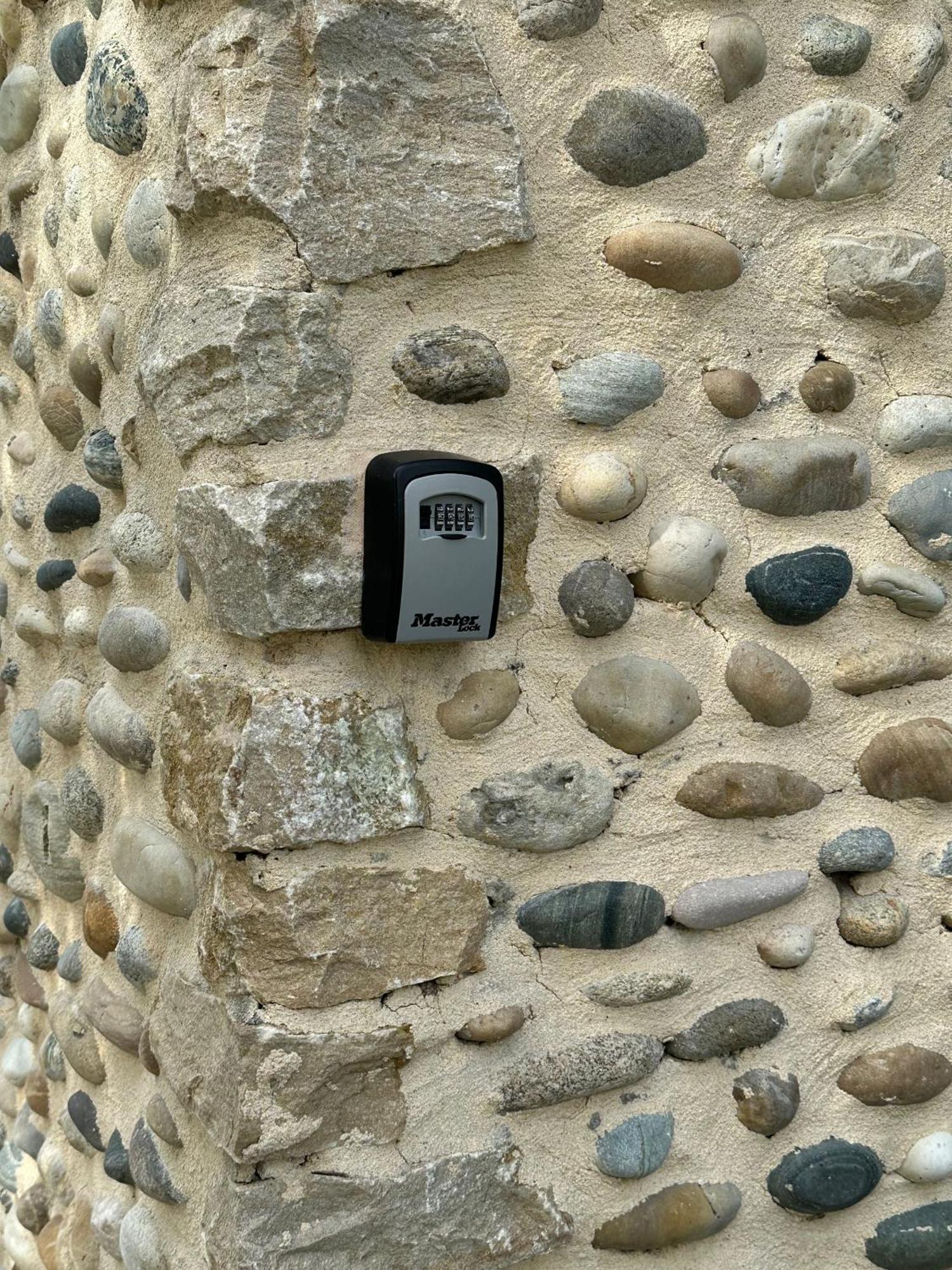 Maisonnette Independante Au Calme Dans Un Grand Jardin Châteauneuf-du-Rhône Eksteriør bilde